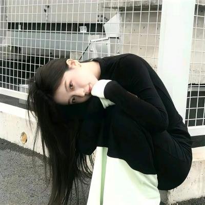 有色彩的女子